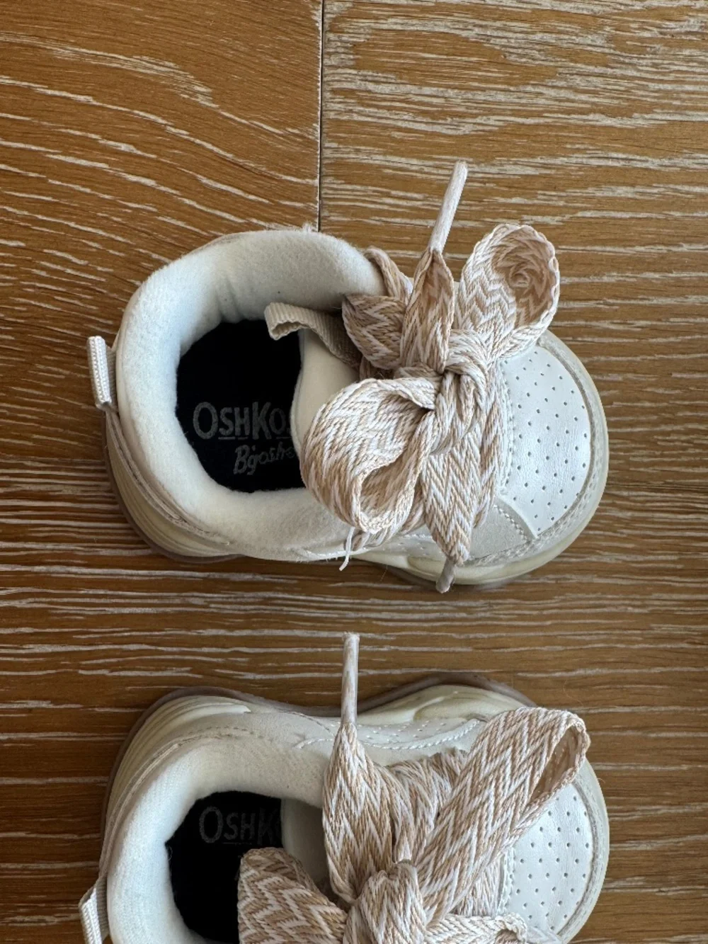 OshKosh - Toddler Girl - Tennis Shoes - Size 4